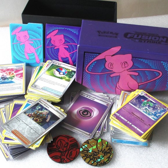 POKéMON TCG: SWORD & SHIELD FUSION STRIKE ELITE TRAINER BOX - Picture 1 of 16